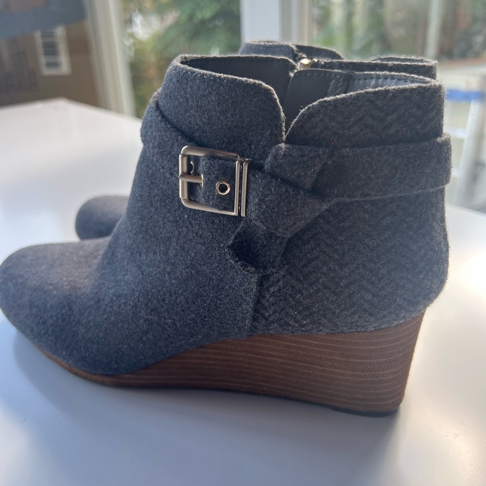 NWT Dr Scholl’s Gray Wedge Ankle Boots